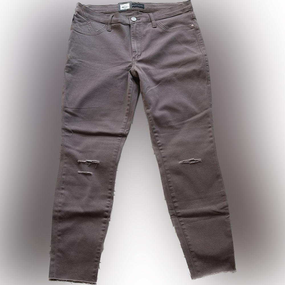 Rock & Republic Taupe Mid Rise
Kashmiere Pant